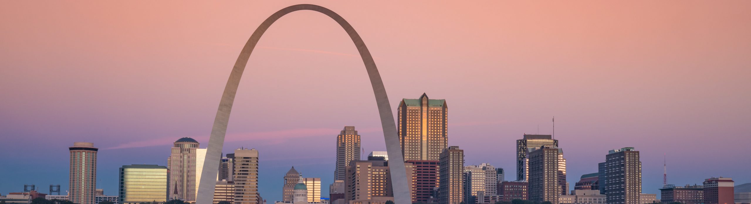 This is an image of The Gateway Arch in St. Louis where ASTA-USA offers professional translation services.